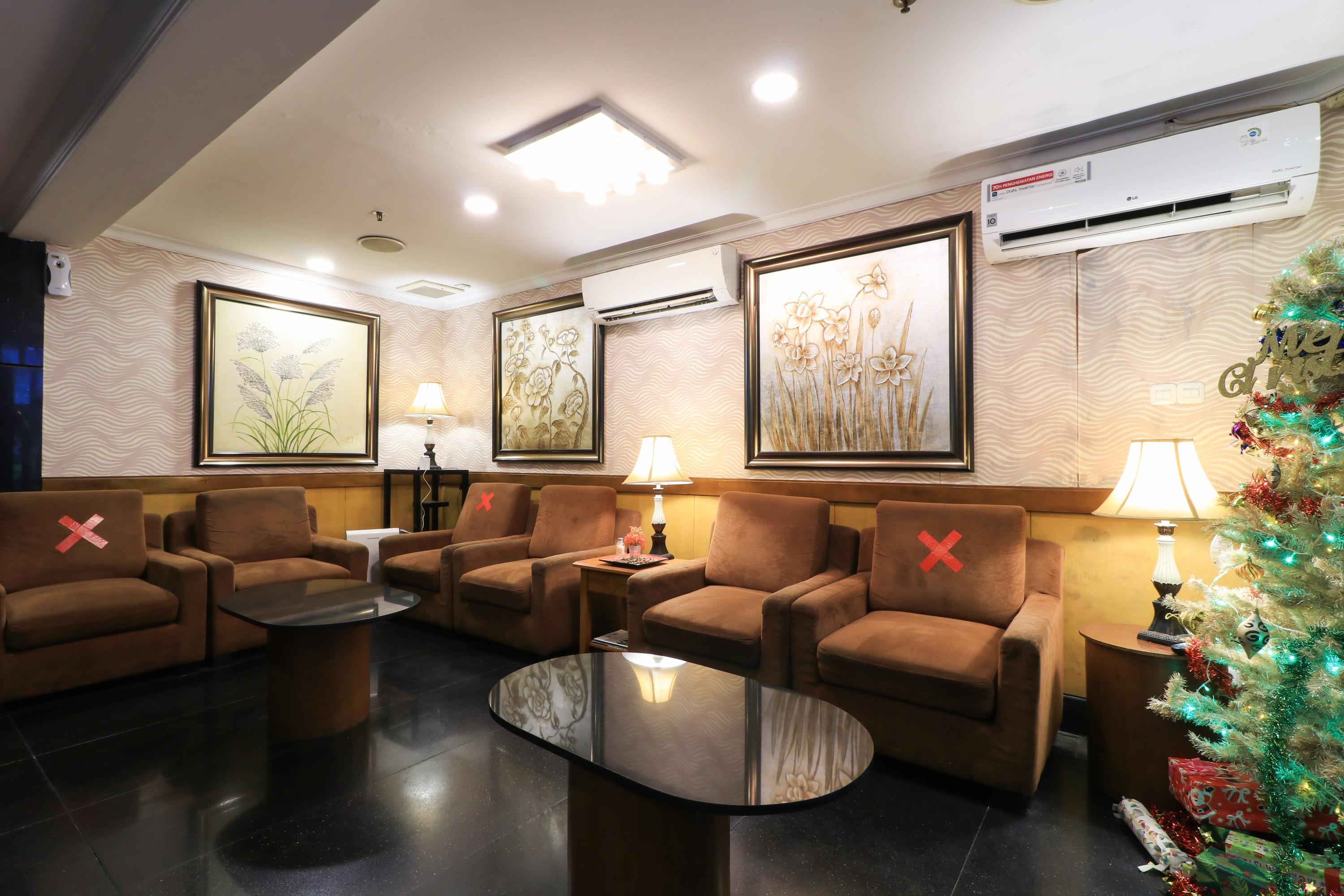 Coins Hotel Jakarta Exterior photo
