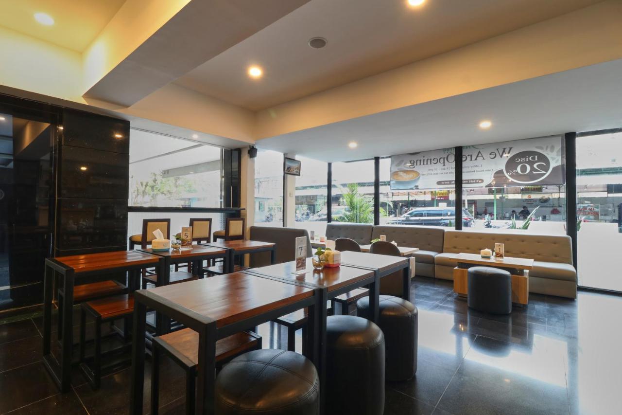 Coins Hotel Jakarta Exterior photo