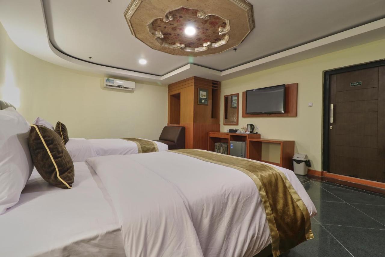 Coins Hotel Jakarta Exterior photo