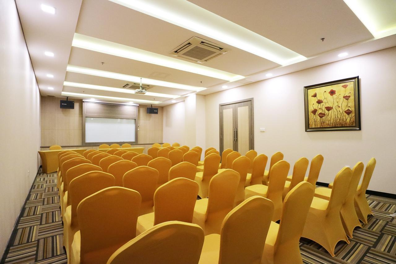 Coins Hotel Jakarta Exterior photo